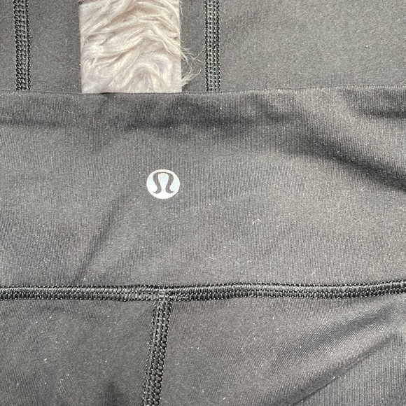 Lululemon Crop Size 4 - Picture 3 of 3